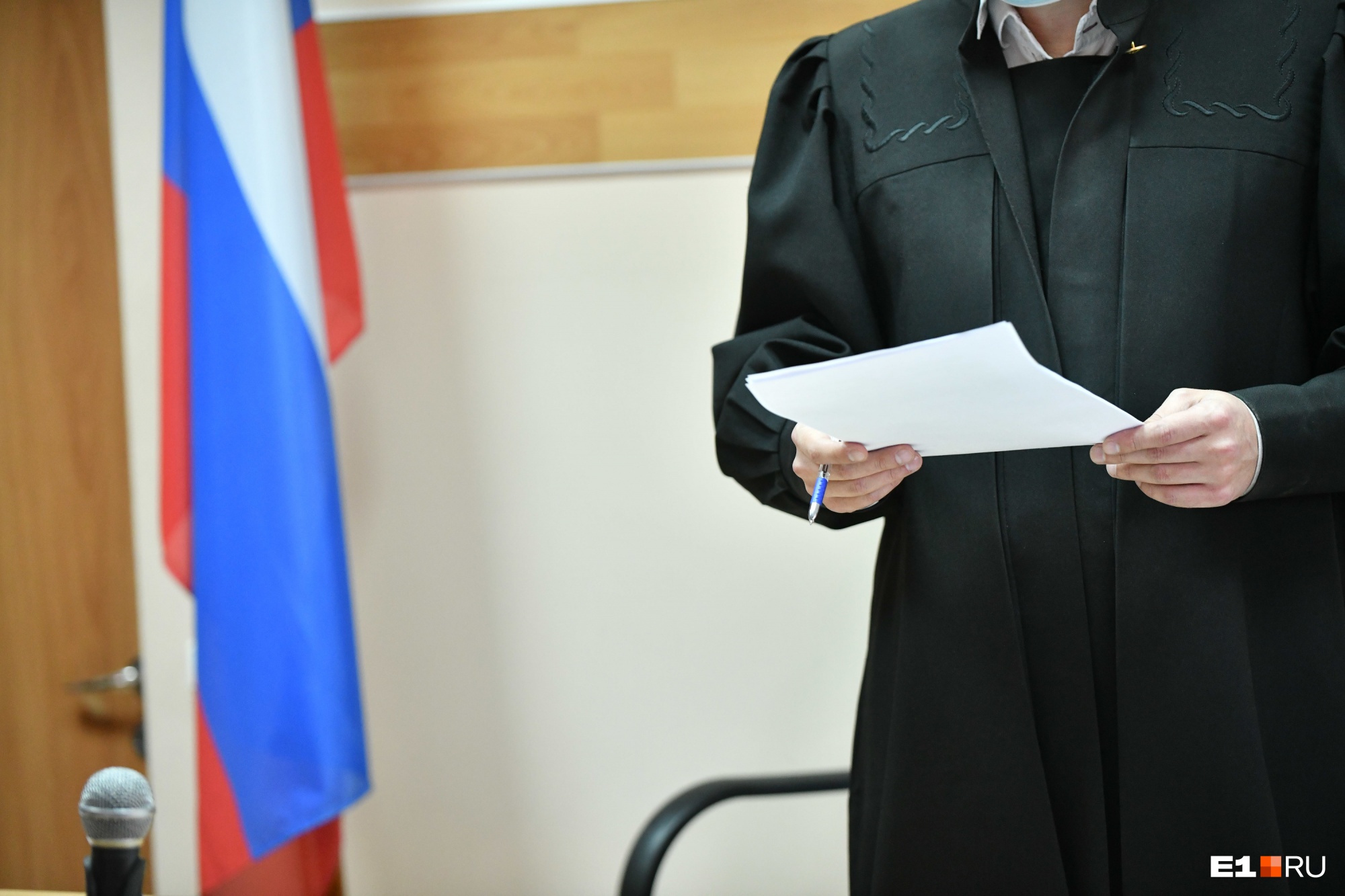 В Екатеринбурге суд отправил в колонию мужчину, который напивался и избивал незнакомцев