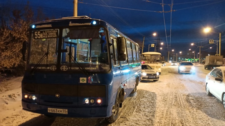 В Ленинском округе столкнулись два автобуса с пассажирами. Пострадала 5-летняя девочка