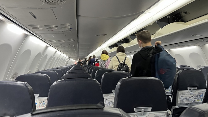 Летевший в Краснодар самолет экстренно сел из-за сигнала о разгерметизации