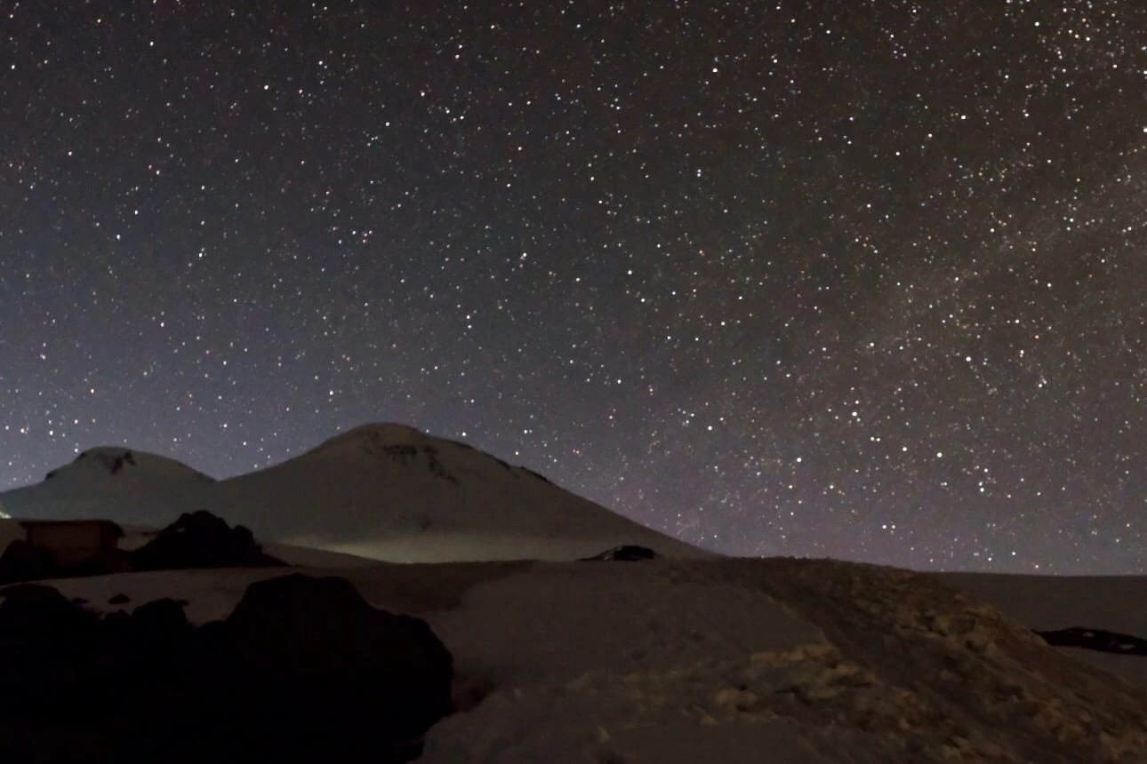 Какое прекрасное звездное небо в горах Кавказа!