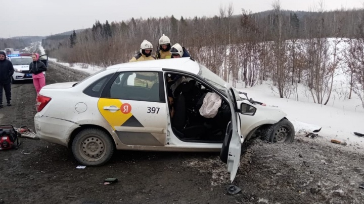 Пять человек погибли за сутки на дорогах Свердловской области. Одна из причин трагедий — непогода