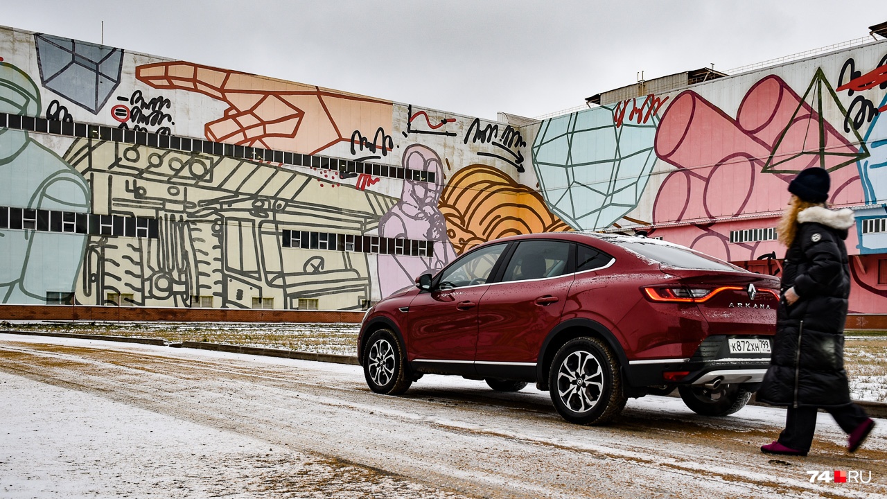 Пытаясь совместить несовместимое, Renault получил весьма универсальный автомобиль, что является и похвалой, и критикой в зависимости от того, цените ли вы универсальность. В узких дисциплинах всегда можно выбрать автомобиль более совершенный, но такого сочетания добродетелей за эти деньги не найти Пытаясь совместить несовместимое, Renault получил весьма универсальный автомобиль, что является и похвалой, и критикой в зависимости от того, цените ли вы универсальность. В узких дисциплинах всегда можно выбрать автомобиль более совершенный, но такого сочетания добродетелей за эти деньги не найти