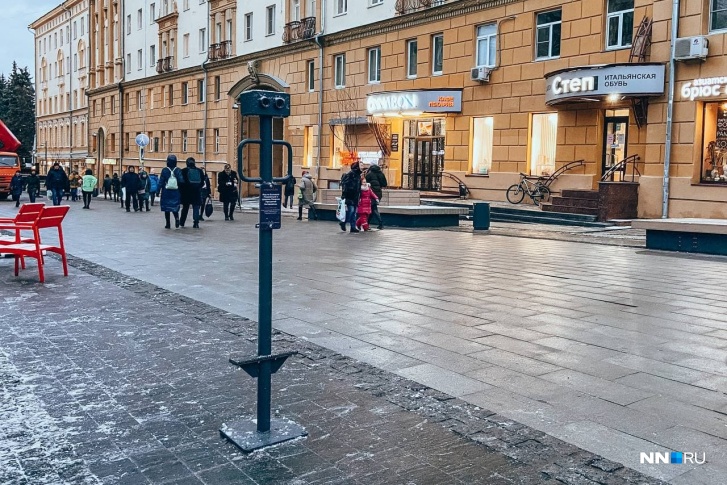 Бинокль находится возле корпуса ННГУ имени Лобачевского Бинокль находится возле корпуса ННГУ имени Лобачевского