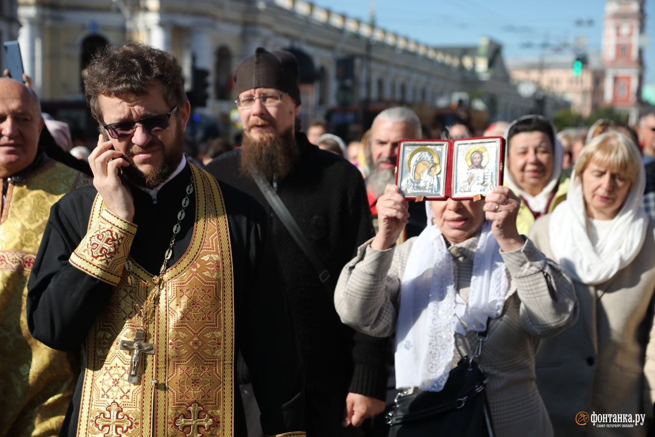 Питер Невский проспект крестный ход