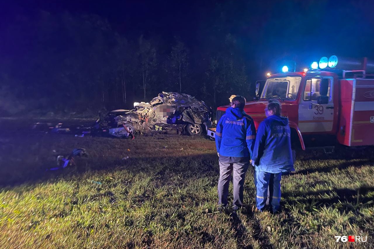 Дтп трасса холмогоры. Авария под Ярославлем на м8. Авария под Ярославлем вчера м8.