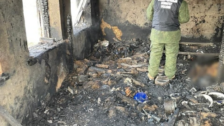 На Кубани при пожаре погибли 2-летний мальчик, его мама и бабушка. Пожарные ехали 40 минут