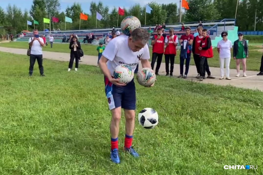 Виктор Царёв поставил 154-й мировой рекорд по футбольному жонглированию в Забайкалье