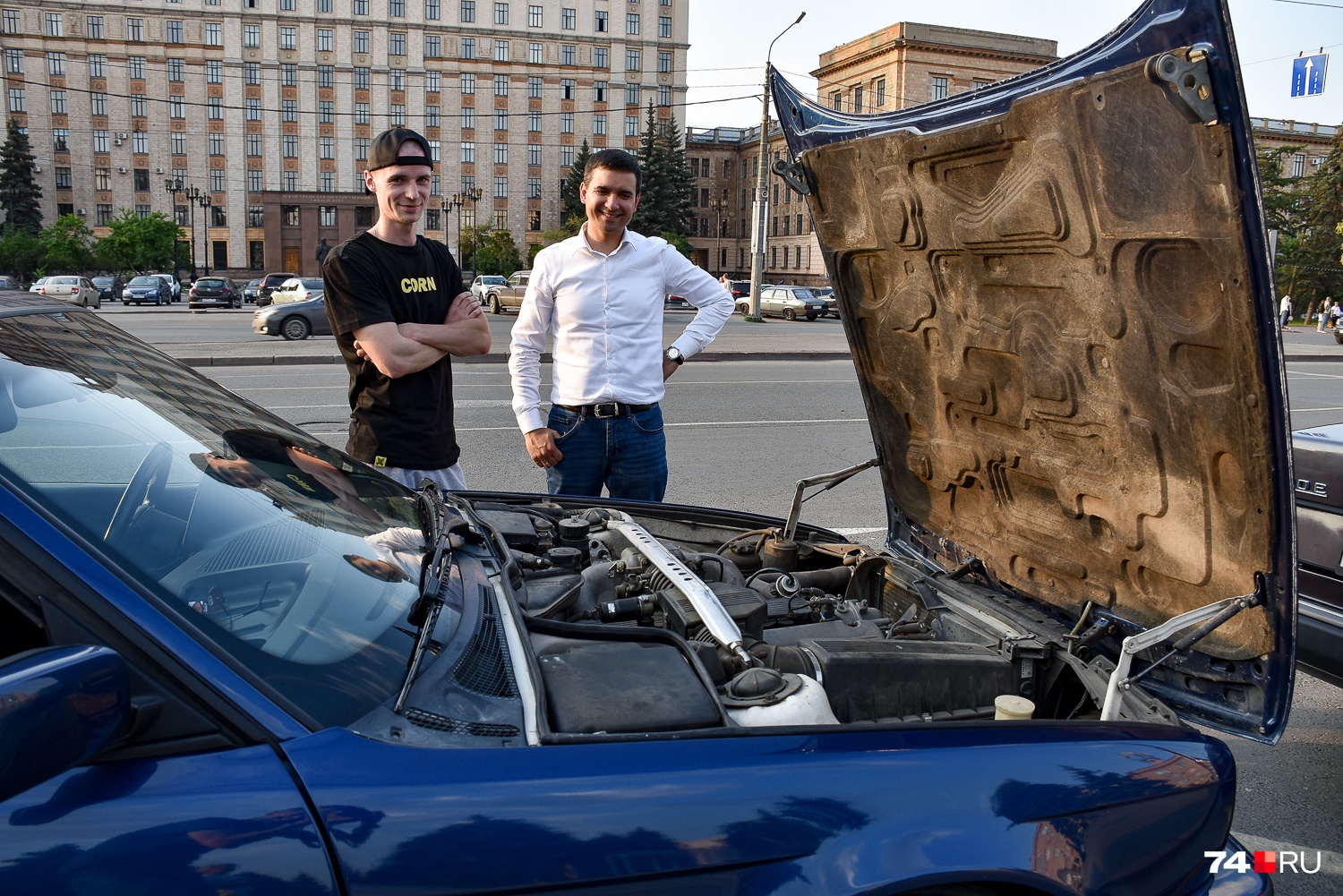 В те годы фишкой BMW были рядные шестицилиндровые атмосферные моторы. Они отличались высокой плавностью работы В те годы фишкой BMW были рядные шестицилиндровые атмосферные моторы. Они отличались высокой плавностью работы