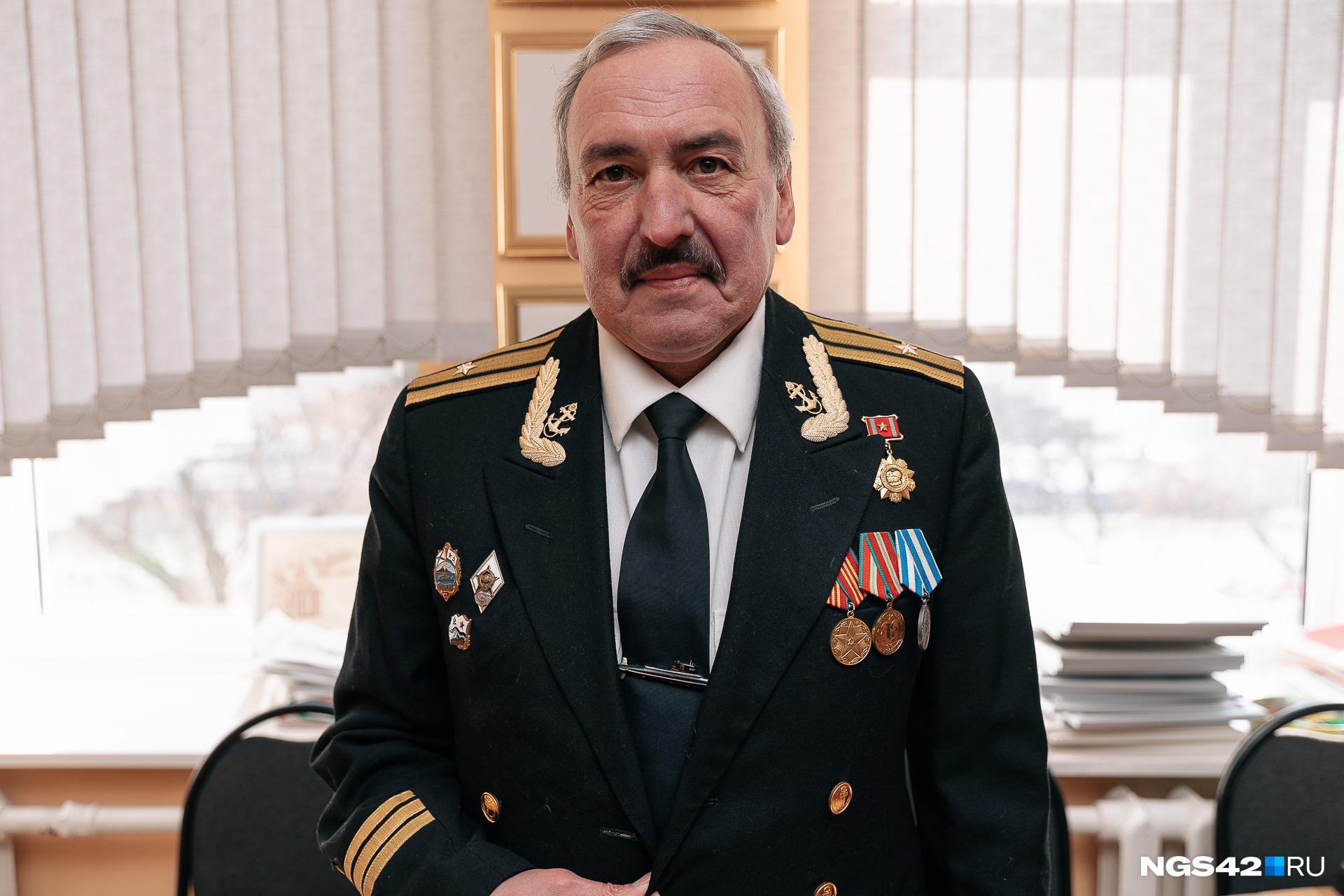 На пенсии моряк пишет стихи, в том числе о своей службе На пенсии моряк пишет стихи, в том числе о своей службе