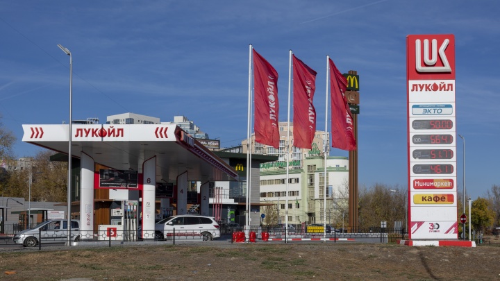 «Рост цен почти как за отопление»: в Волгограде вновь подорожал бензин