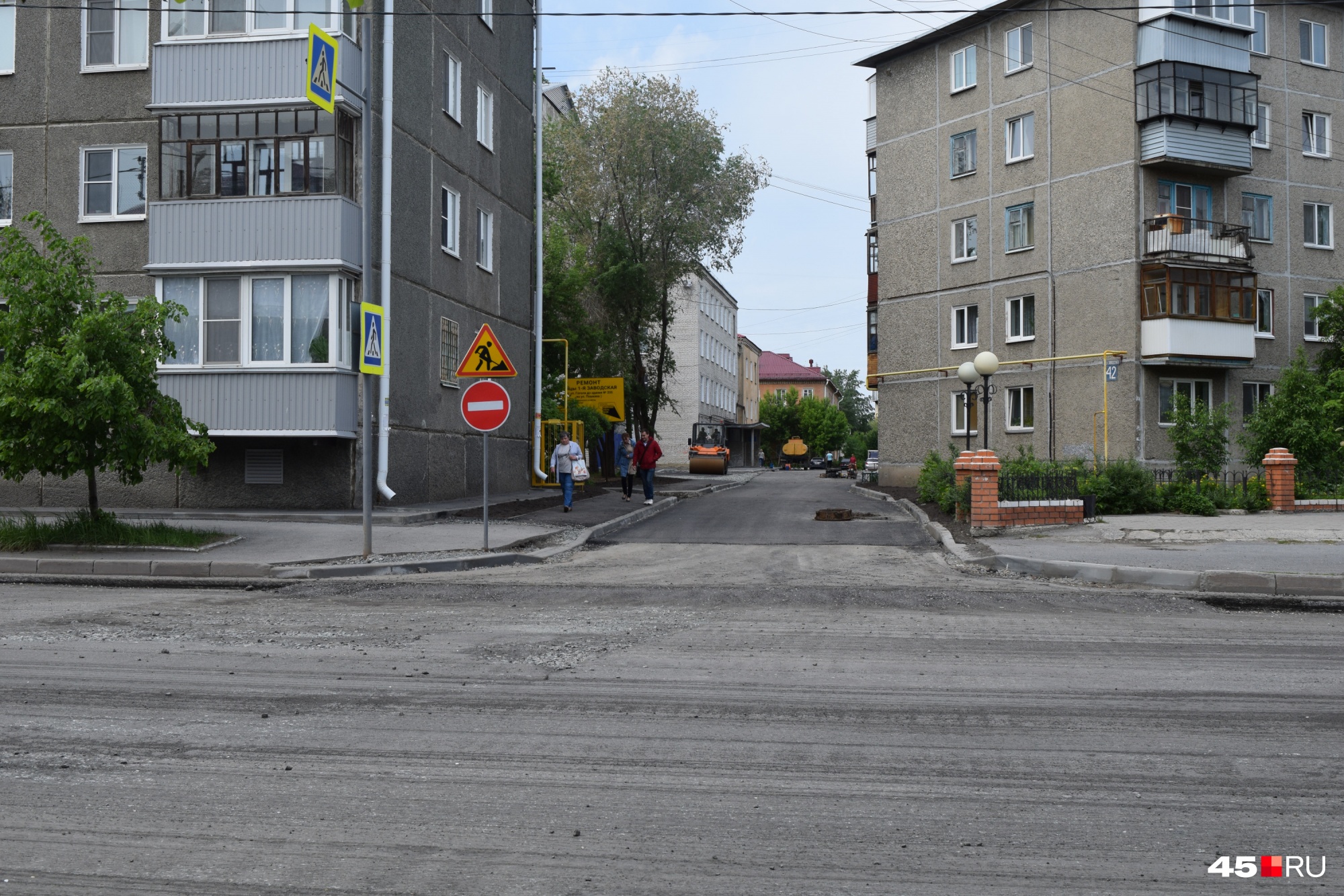 Проводится одновременно ремонт также соседней улицы — <nobr class="_">1-й Заводской</nobr>