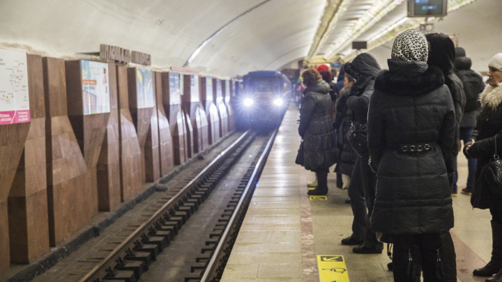 В новогоднюю ночь отказались продлевать график работы новосибирского метро