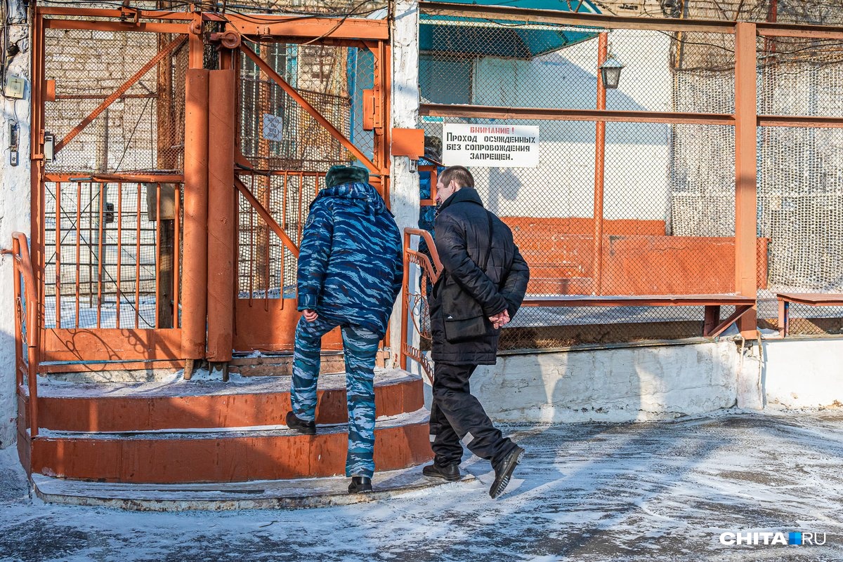 Двух сотрудников УФСИН в Чите приговорили к сроку за пытки заключенного