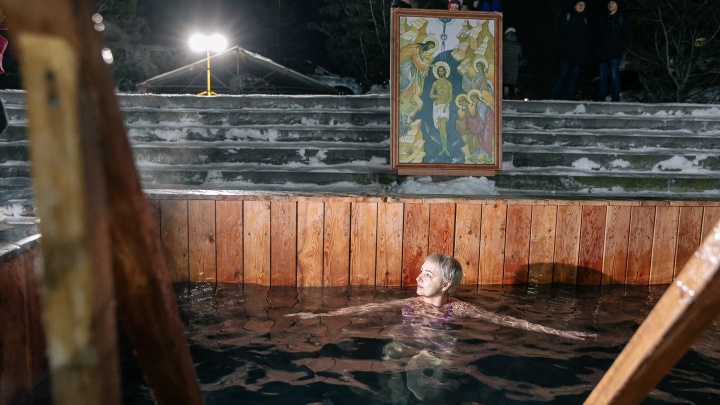 Татуировки, шашлыки и люди в купальниках: Кемерово отпраздновало Крещение