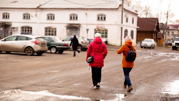 «Воду нагрею и в сарайку»: жителей ярославской глубинки на полгода оставили без возможности мыться