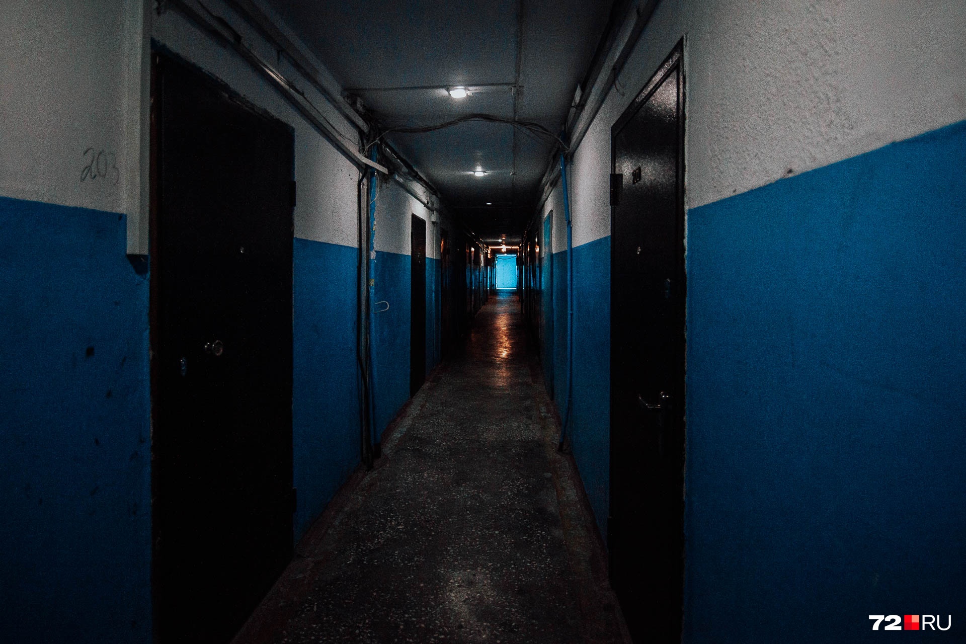 Возможно, одна известная панк-рок группа бы вдохновилась, увидев этот «длинный мрачный коридор»