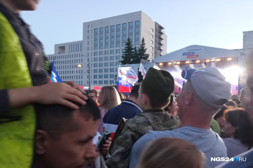 Концерт любэ в красноярске в 2022. Любэ в Красноярске 2022. Митинг фото. Митинг концерт в госпитале военных.