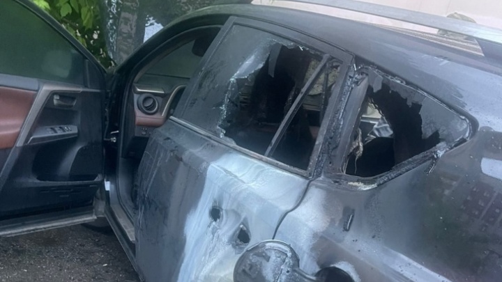 Полиция возбудила уголовное дело из-за поджога машины нижегородки, которая собирает деньги для российской армии