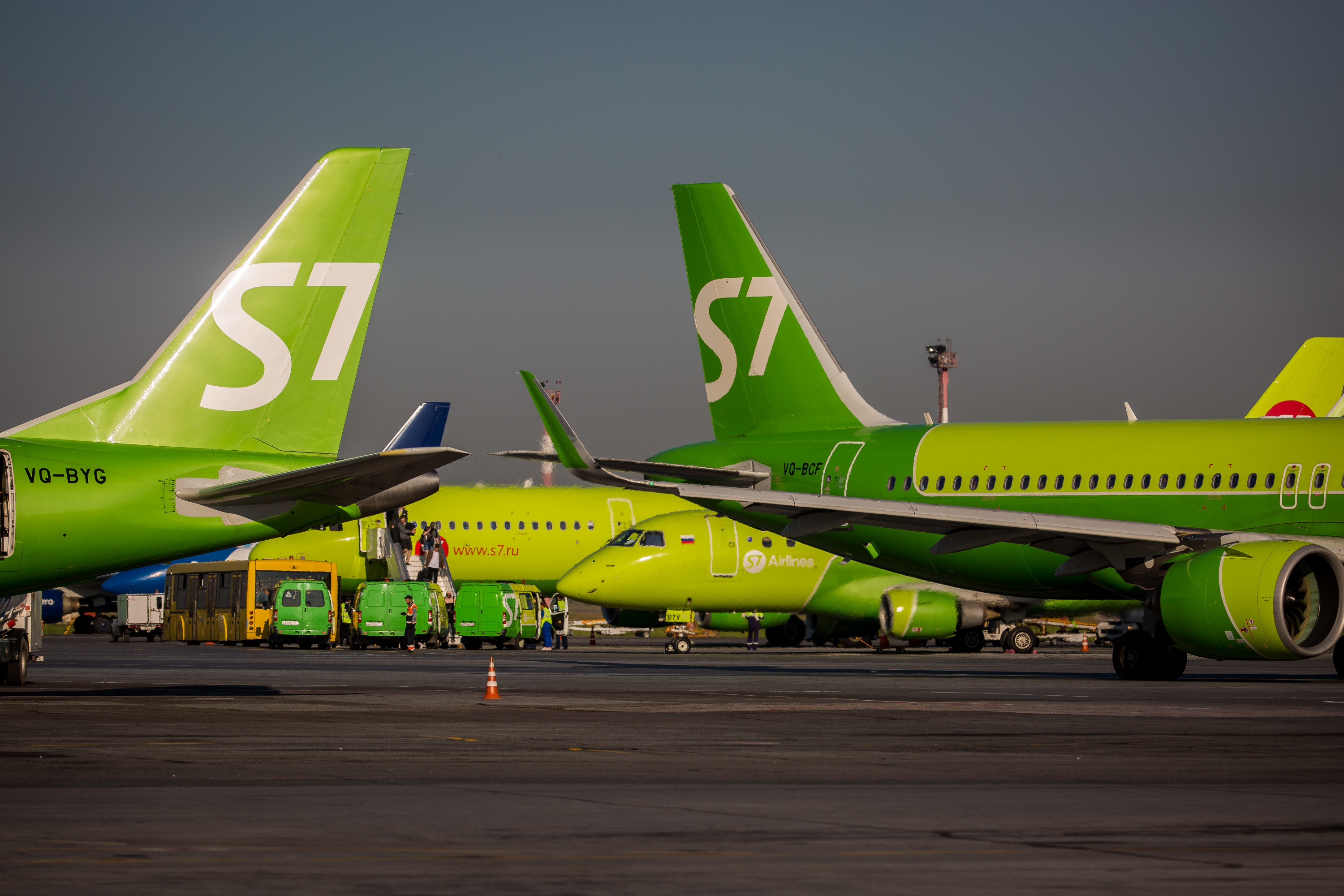 S 7 1. S7 Airlines Новосибирск. Самолеты s7 в Новосибирске. S7 2022. Автопарк s7 Airlines.