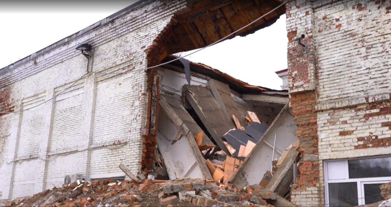 Ломать не строить: разрушенную школу в Междуреченске наконец снесут