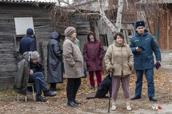Дедушке-инвалиду, чья квартира пострадала при пожаре на Пугачевской, предложили пожить в заплесневелом общежитии