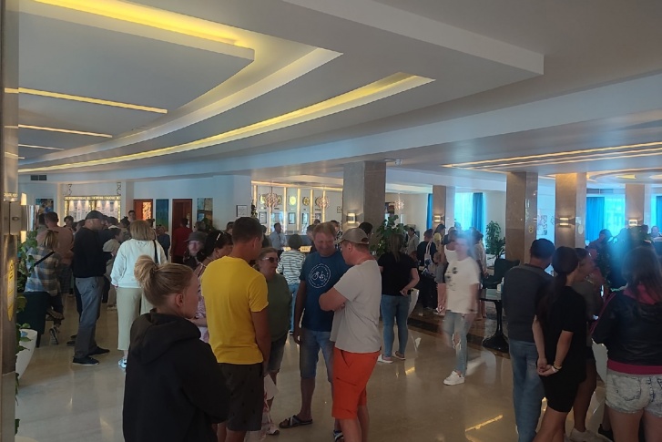 Сейчас в отеле Albatros Aqua в Шарм-эш-Шейхе многолюдно: сюда привезли туристов, которые не могут вылететь из страны