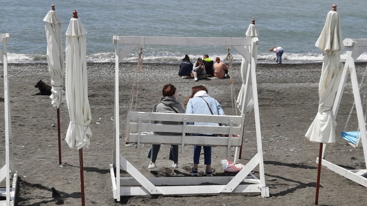 Два санаторных пляжа в Хостинском районе откроют для всех. Но без паспорта не пустят