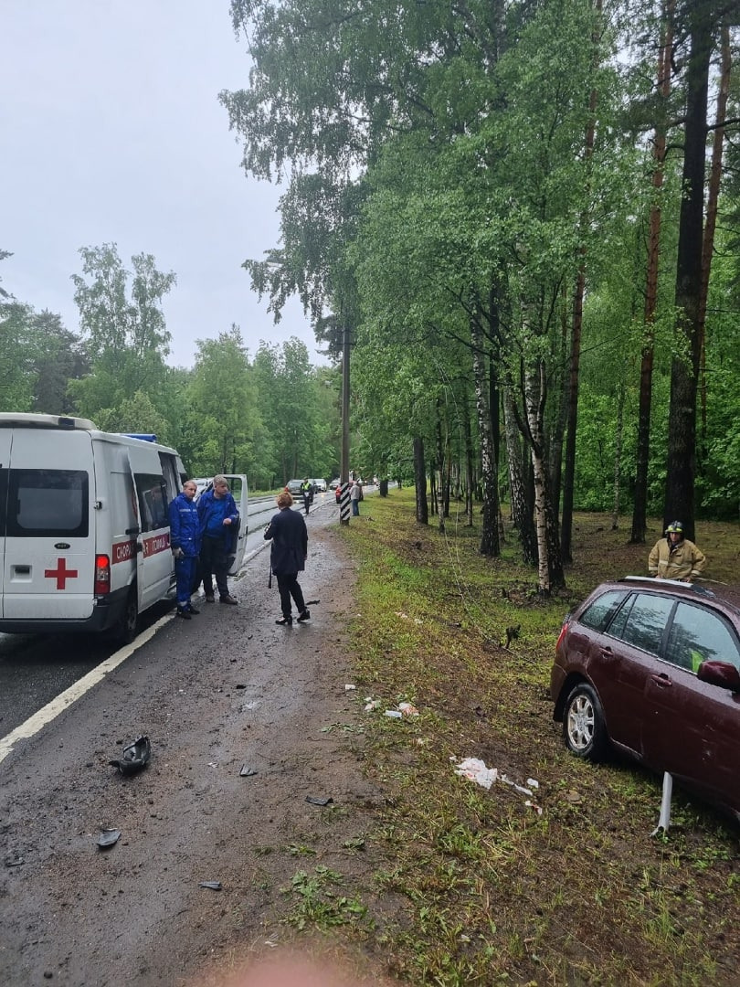 Самосвал завалил песком дорогу в Ушково и отправил двоих в больницу