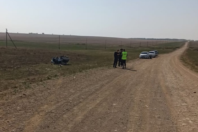 Автомобиль магнитогорца перевернулся на грунтовой дороге Автомобиль магнитогорца перевернулся на грунтовой дороге
