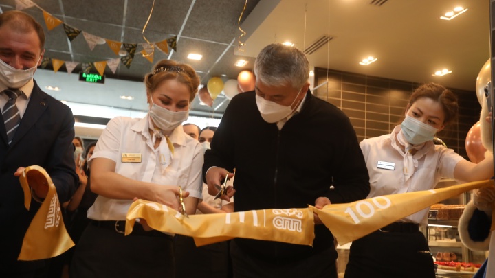 Сотый «Макдоналдс» открыли именно здесь: в Сургуте появилось юбилейное предприятие быстрого питания