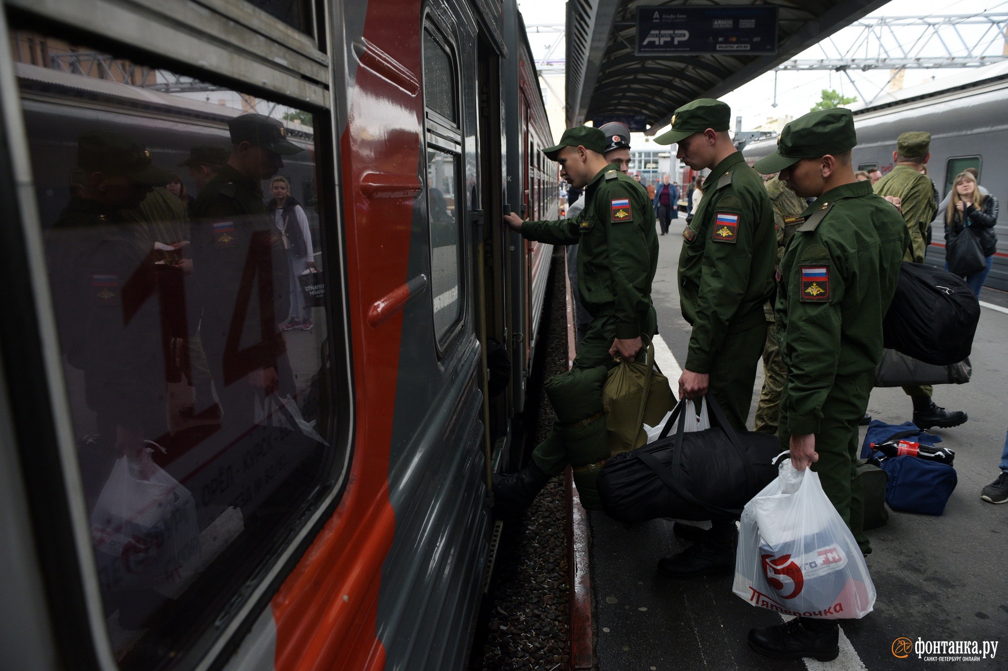 Получите - распишитесь. В компании Петербурга стали приходить письма из  военкомата. Как на них отвечать | 08.06.2022 | Санкт-Петербург - БезФормата