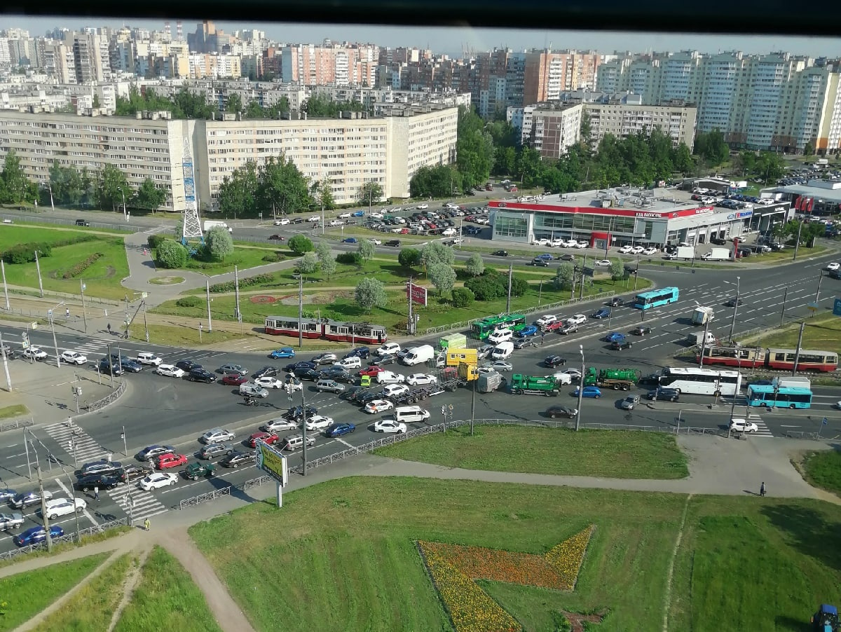 Санкт петербург проспект маршала. Проспект Маршала Жукова Санкт-Петербург. Перекресток Санкт-Петербург. Проспект Маршала Жукова 2003. Проспект Маршала Жукова 2004 год.