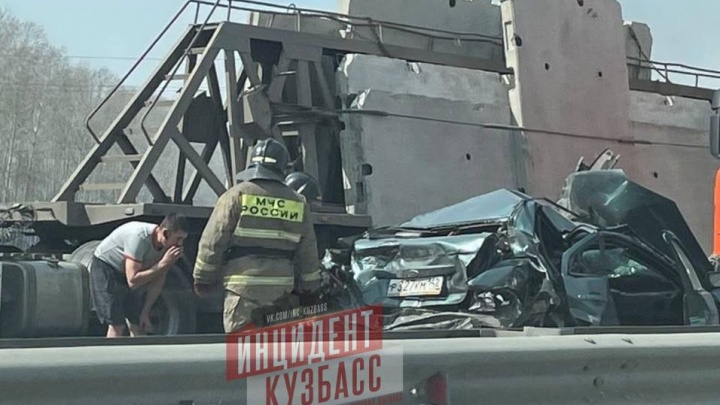 Массовое ДТП с погибшим произошло на трассе в Кузбассе из-за горящих полей