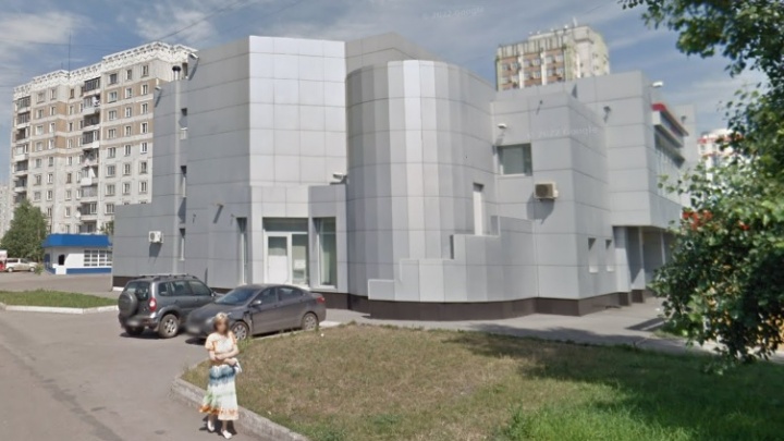 30 миллионов — и по рукам: в центре Новокузнецка продают здание со стриптиз-клубом и банком