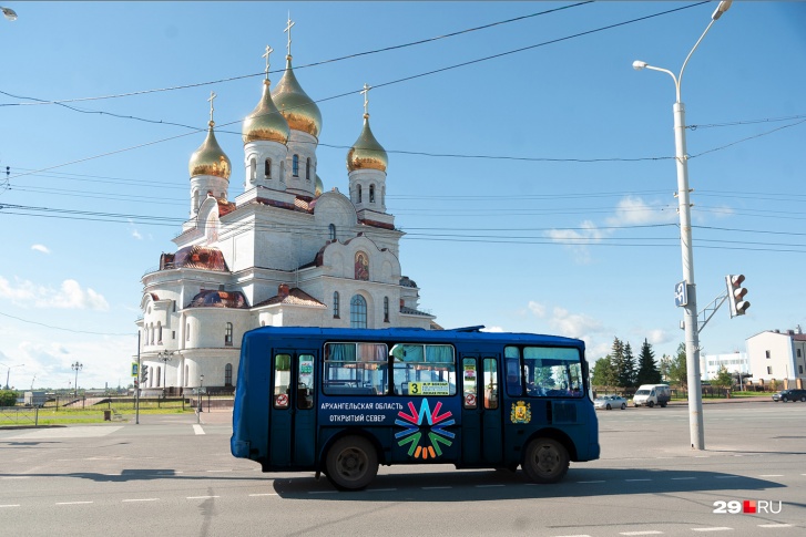 Автобусы станут темно-синими, с туристическим логотипом и гербом области