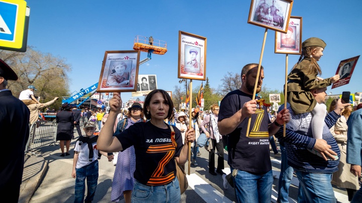 Z, V и Сталин на футболке: как изменился парад в Тюмени во время спецоперации — фоторепортаж