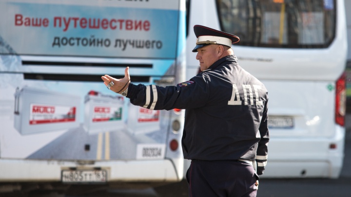 В Кузбассе инспекторы ГИБДД освоили язык жестов, чтобы принимать экзамены на права у глухих