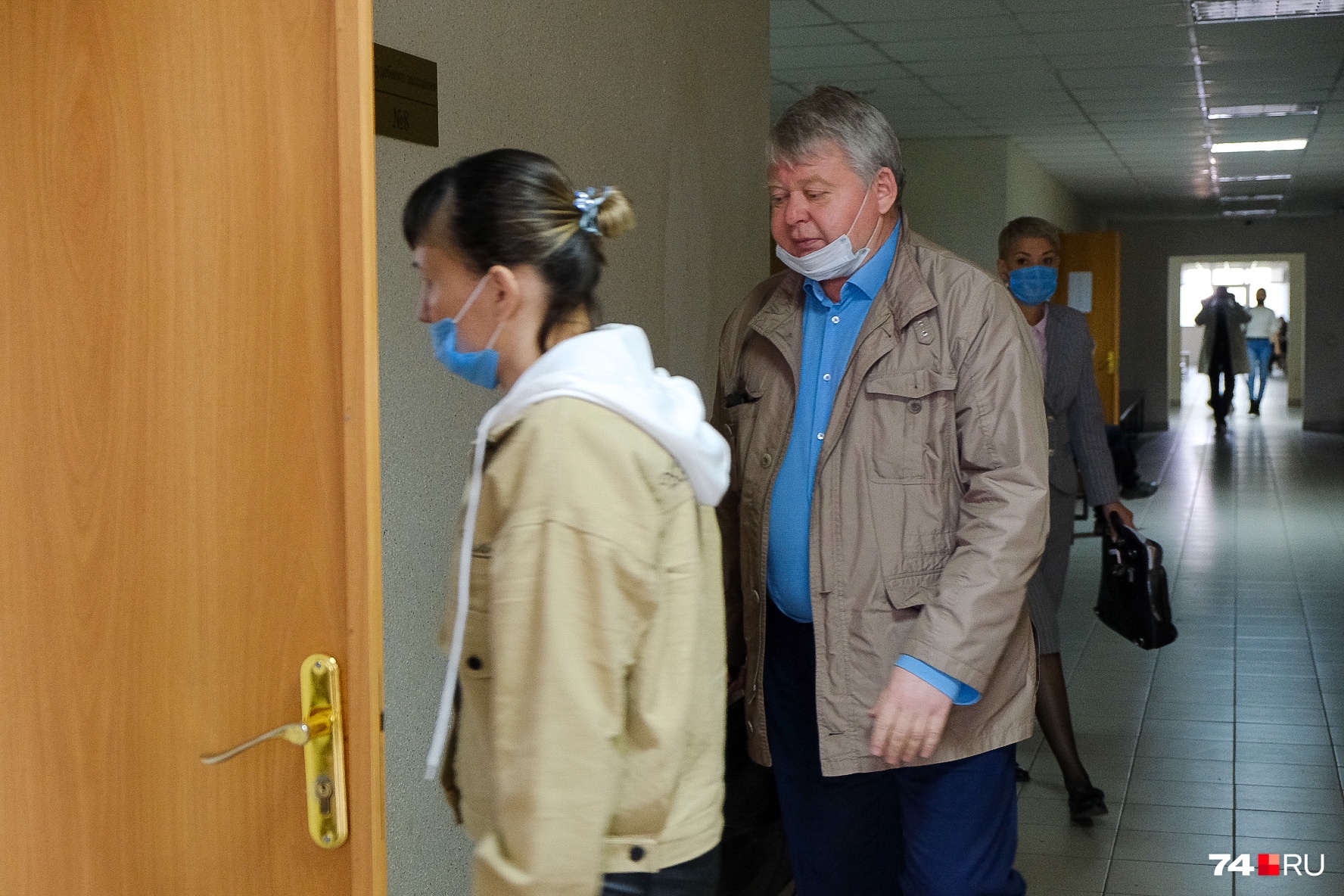 Присутствовала сегодня на заседании и ехавшая в «Ладе» Регина, она была ранена в том столкновении Присутствовала сегодня на заседании и ехавшая в «Ладе» Регина, она была ранена в том столкновении
