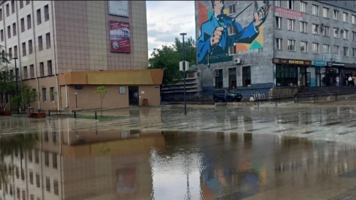 Власти Читы извинились за фонтан на Театралке и вмонтировали в него канаву для отвода воды и грязи