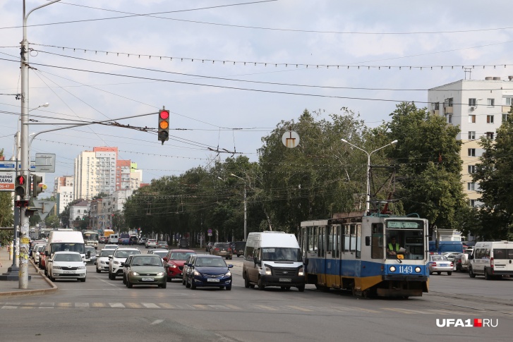 Автовладельцам в Уфе разрешат временно ездить по трамвайным путям на одной из улиц