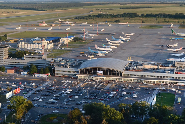Пограничники аэропорта Борисполь отказались впускать на территорию Украины российских знаменитостей