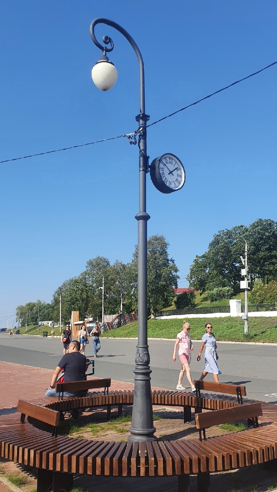 В темное время суток на циферблате будет работать подсветка В темное время суток на циферблате будет работать подсветка