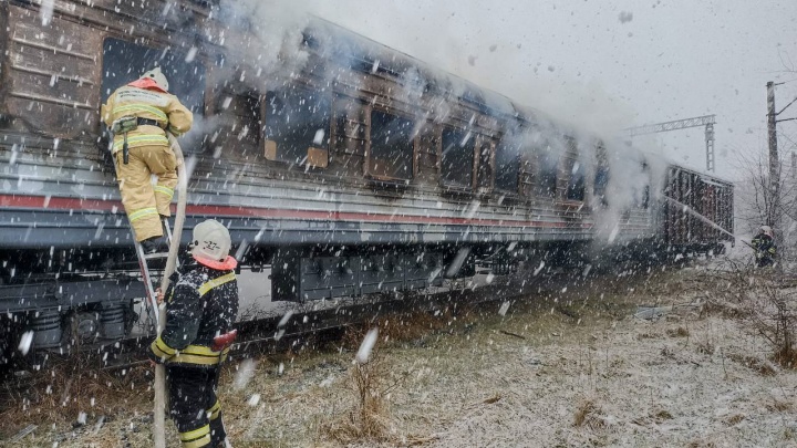 На Кубани сгорел пассажирский вагон поезда