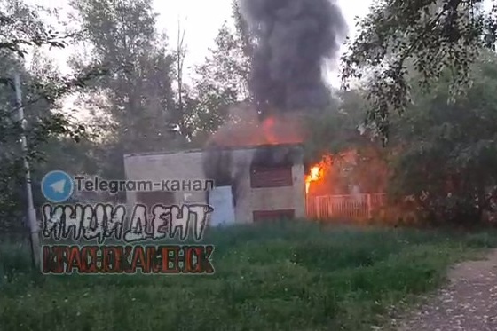Работы на сгоревшем трансформаторе в Краснокаменске идут, электричество обещают включить к обеду <nobr class="_">30 июня</nobr> Работы на сгоревшем трансформаторе в Краснокаменске идут, электричество обещают включить к обеду <nobr class="_">30 июня</nobr>