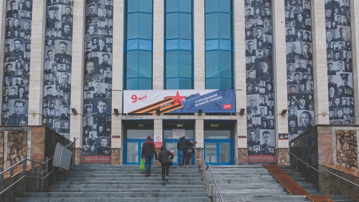 На фасаде вокзала Пермь II разместили портреты прикамцев — участников Великой Отечественной войны