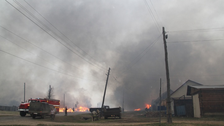 Крупные пожары в поселках Братского и Тайшетского района тушили по 12 часов
