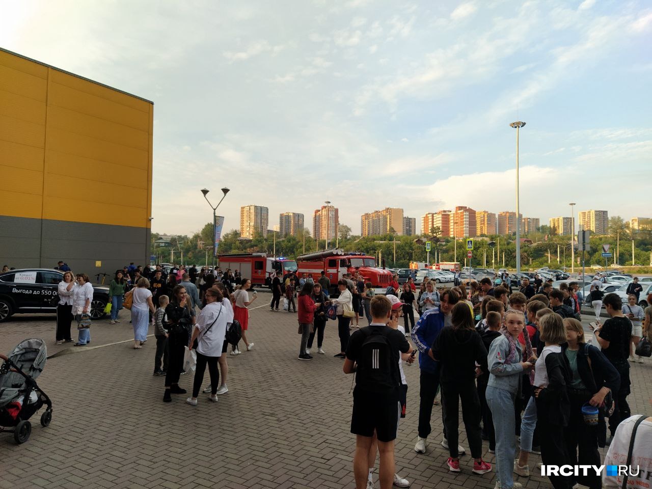 Из ТЦ «ЯркоМолл» в Иркутске эвакуировали посетителей вечером 16 июня