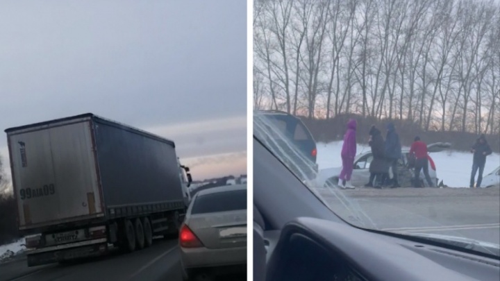 Фура вылетела на встречку: появилось видео с новосибирской трассы, где пострадали двое