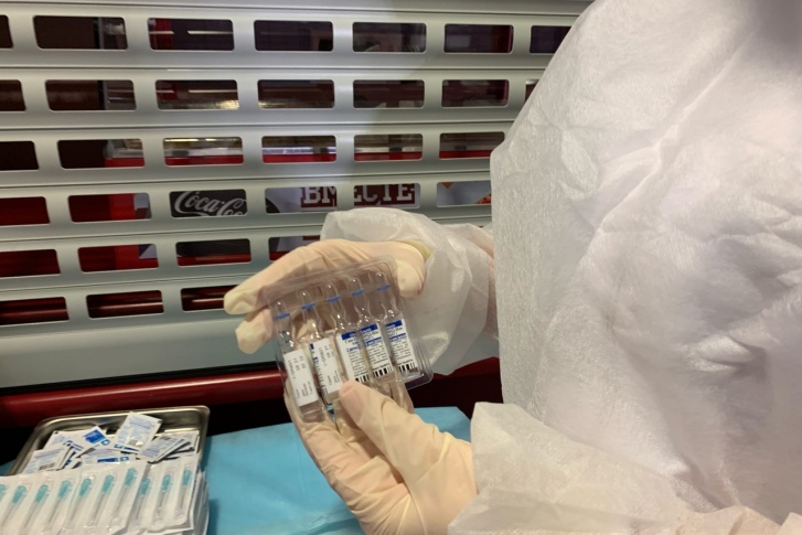 Второй компонент прививки от коронавируса жительнице не ввели, но QR-код о вакцинации она получила