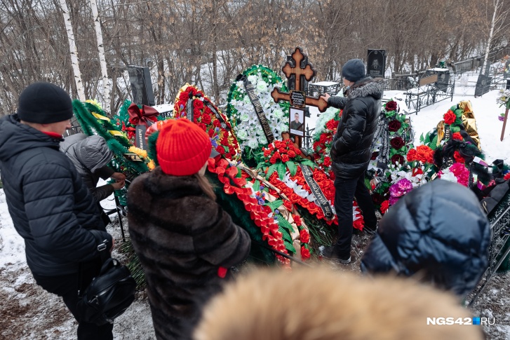 Погибших спасателей посмертно наградили орденами Мужества Погибших спасателей посмертно наградили орденами Мужества